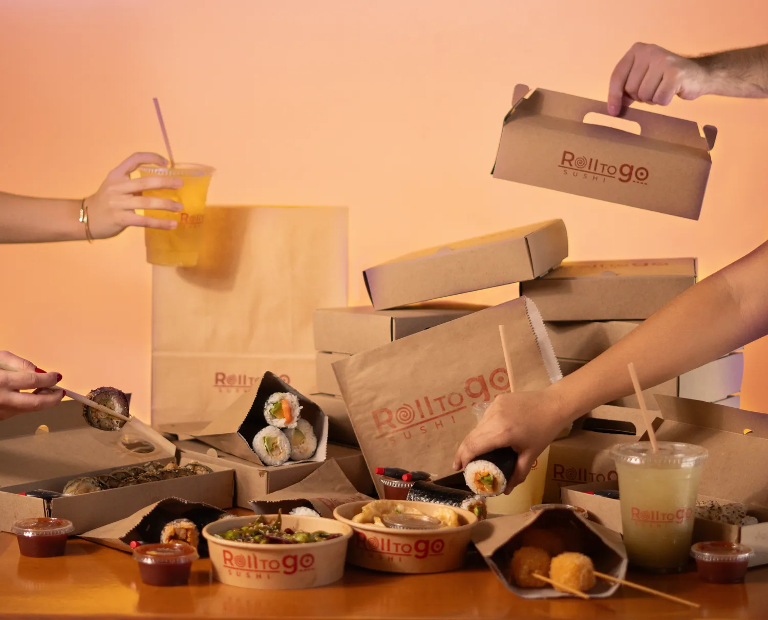 Pedidos de Roll to Go servidos en la mesa